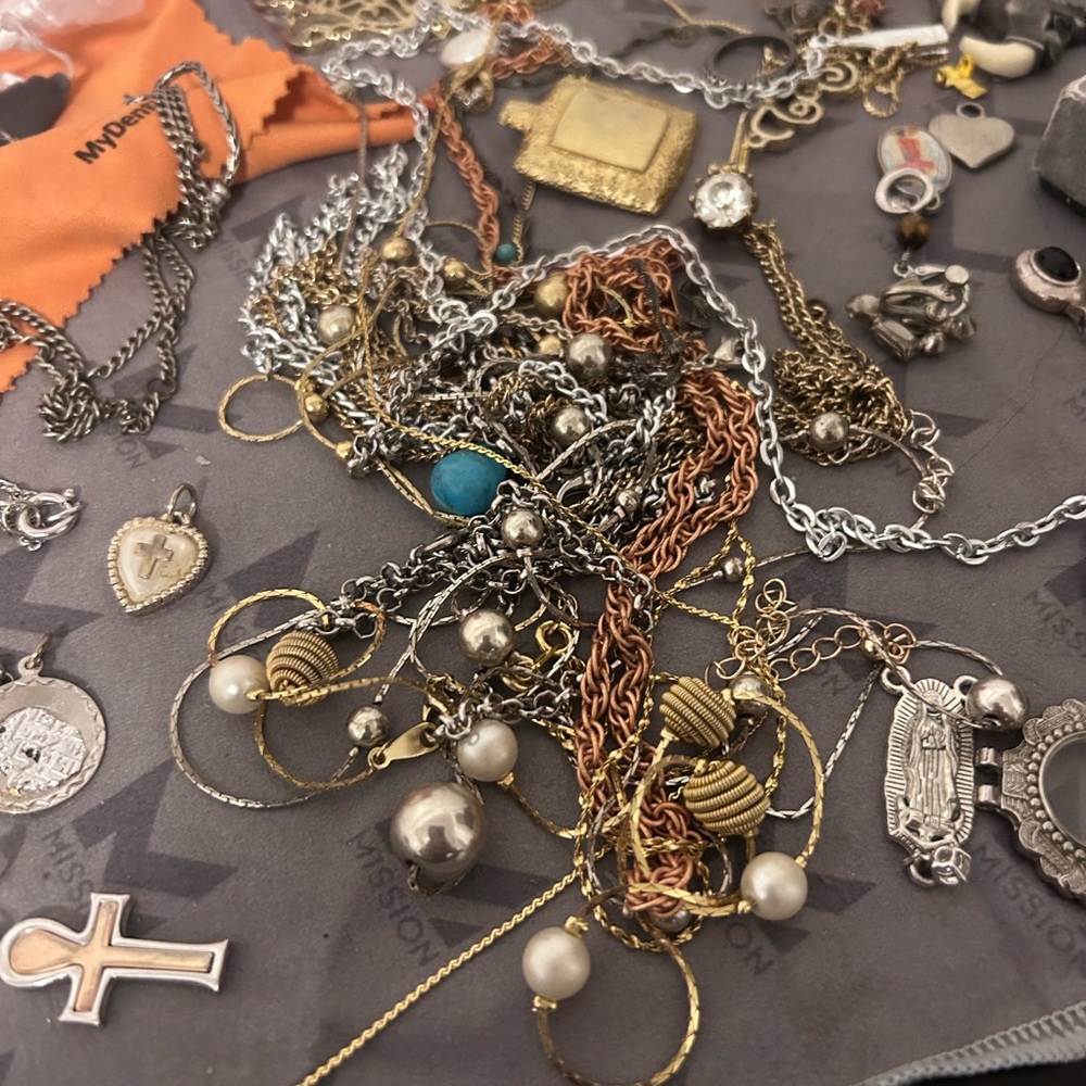 Random jewelry lot $20 for 4 lbs